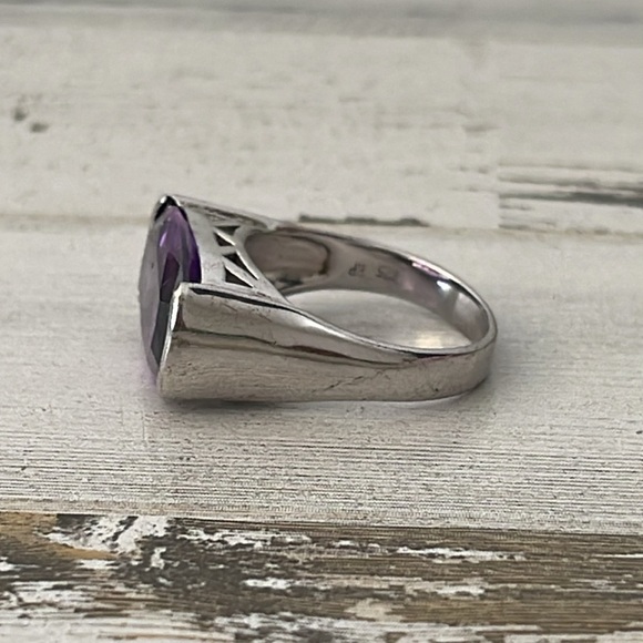 Beautiful Silver Amethyst Cocktail Ring. - Picture 2 of 6